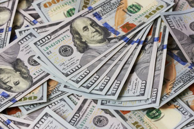 По словам экспертов доллар продолжит укрепляться