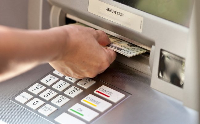 В Британии могут исчезнуть бесплатные банкоматы