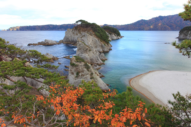 Насладитесь живописными пейзажами пляжа Ёдогахама когда поедете в Японию