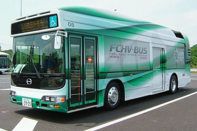 Правительству Токио передан первый автобус Toyota на водородных топливных элементах