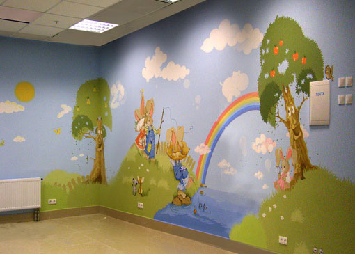 Увлекающий интерьер детской комнаты. Роспись стен и картины в детской комнате