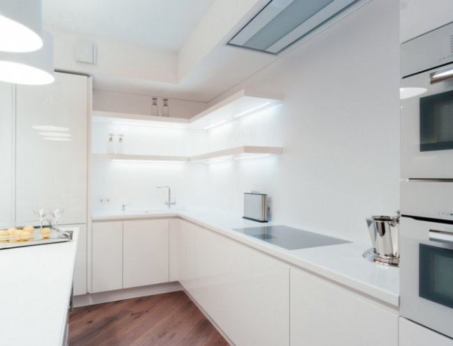 Біла кухня – легкість, ніжність і невагомість простору
