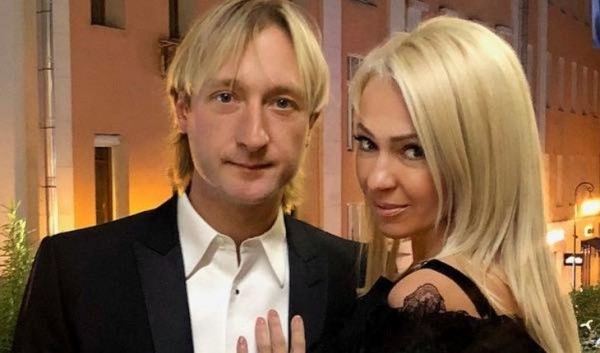 Яна Рудковская прокомментировала информацию о разводе с Евгением Плющенко