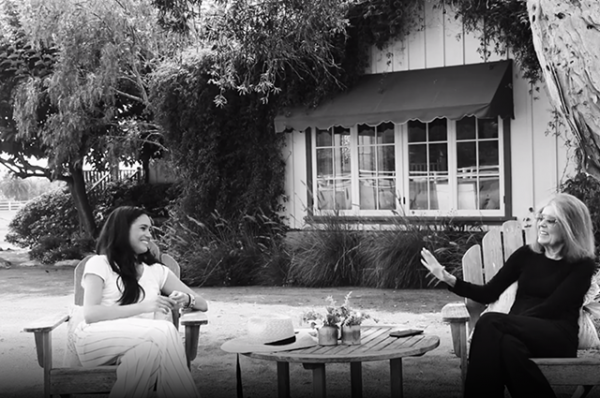 Меган Маркл дала интервью журналистке Глории Стейнем на заднем дворе их с принцем Гарри нового дома: видео