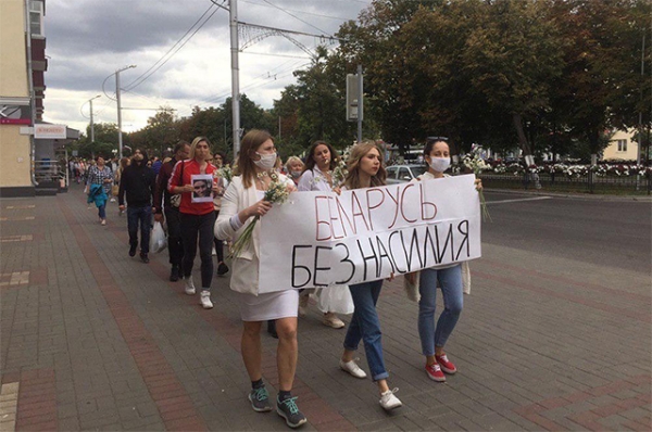 "Становление государственного фашизма": как Бортич, Навка и другие реагируют на происходящее в Белоруссии