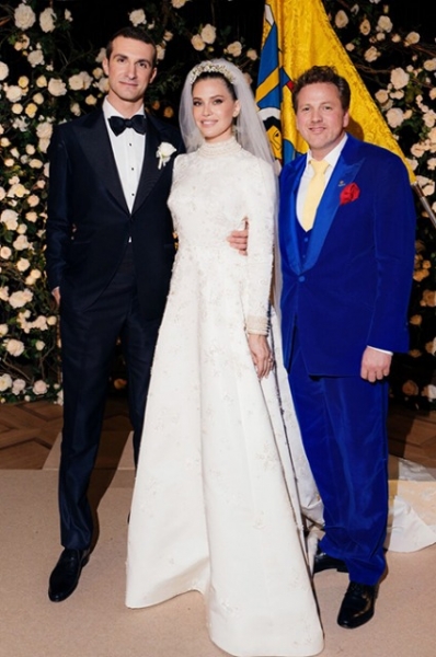 Даша Жукова и Ставрос Ниархос поделились новым фото со свадьбы