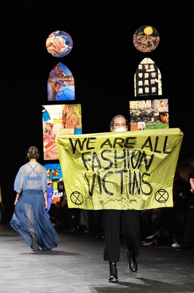 Неделя моды в Париже: Наталья Водянова с мужем Антуаном Арно, Мэйси Уильямс, Людивин Санье на показе Dior