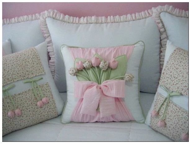 Милые декоративные подушки с цветами