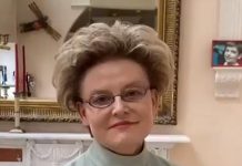 Елена Малышева не может улететь из США