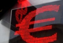 Официальный курс евро на выходные и понедельник вырос на 31 копейку