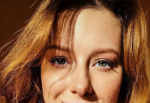 «Сама просится в кадр»: Савичева впервые показала маленькую дочь