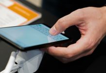 Осень насупила. Россиянам предрекли скорый рост тарифов на сотовую связь