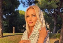 Лопырева порадовала фанатов стройной фигурой в бикини