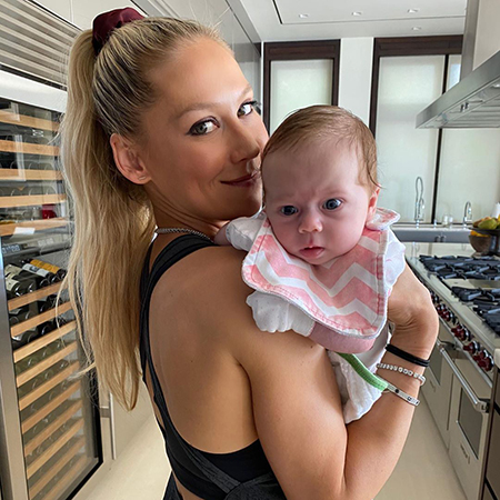 Анна Курникова поделилась новым снимком младшей дочери Маши