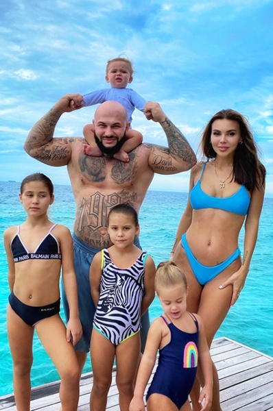 Джиган и Оксана Самойлова с детьми отдыхают на Мальдивах вместе с Тимати
