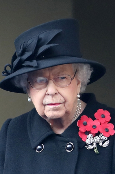 Кейт Миддлтон, принц Уильям, королева Елизавета II на церемонии в честь Дня памяти павших