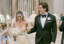 Платье Dior от бабушки и кеды: Юнис Кеннеди Шрайвер вышла замуж в Майами