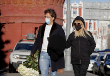 Пугачева и Галкин простились с Михаилом Жванецким