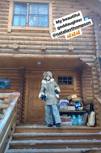 Зимняя сказка: Наталья Водянова вместе с детьми гостит у друзей в Москве