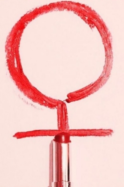 Кожа и гормоны: как ухаживать за лицом во время менструации