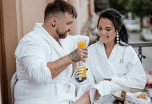 Маргарита Грачева, которой бывший муж отрубил кисти рук, снова вышла замуж: первые фото со свадьбы