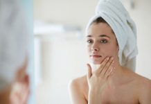 Кожа и гормоны: как ухаживать за лицом во время менструации