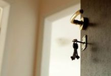 В Швеции женщина почти 30 лет держала взаперти сына