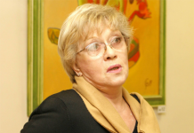 Попавшая в реанимацию Фрейндлих идет на поправку