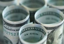 Американские аналитики: укрепление курса доллара к евро будет временным