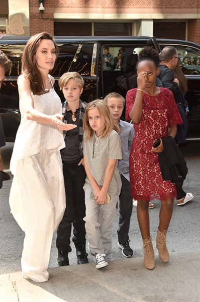 Бывший телохранитель Джоли и Питта рассказал о работе с актерами: "Больше всего они боялись похищения детей"