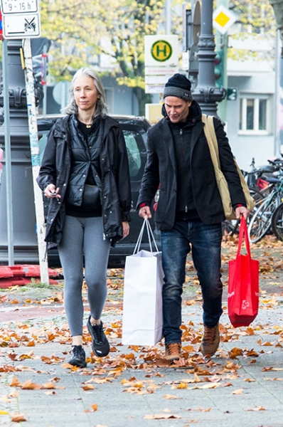 Киану Ривз с возлюбленной Александрой Грант на шопинге в Берлине